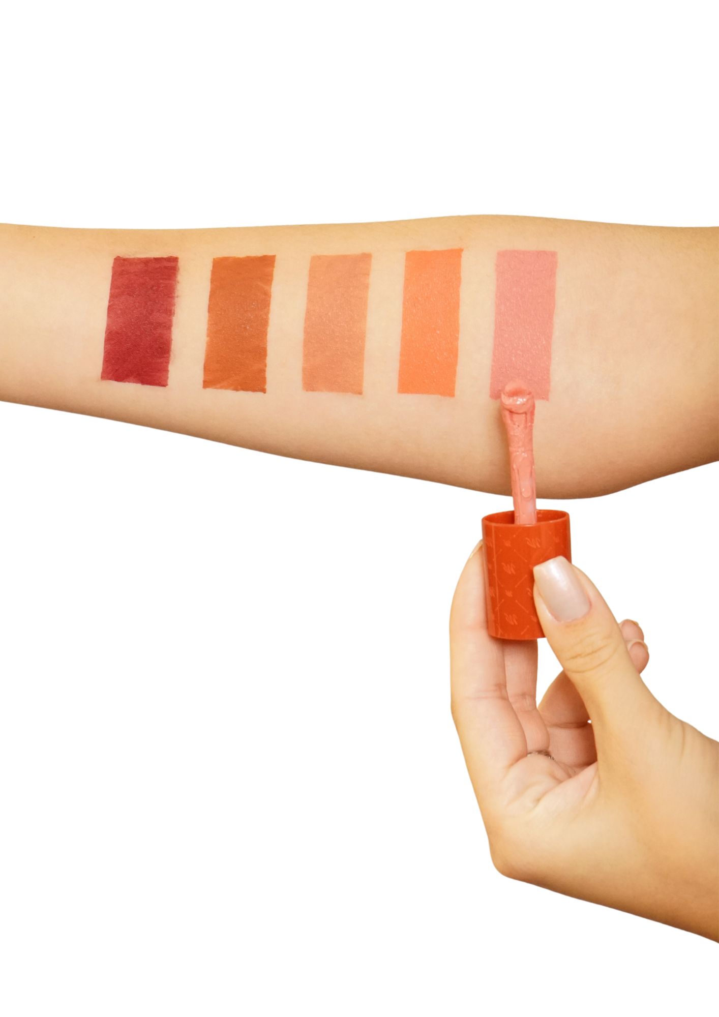 Swatches das cinco cores do Blush L&iacute;quido by Maria Catarina em pele clara